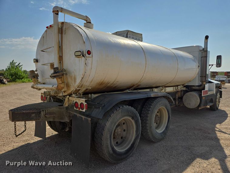 image for item DY1118 1994 Kenworth T600B water truck