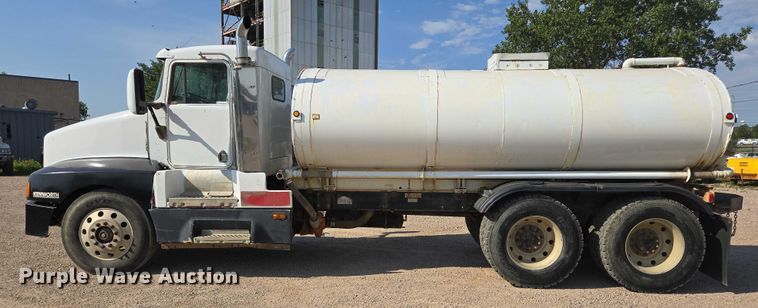 image for item DY1118 1994 Kenworth T600B water truck