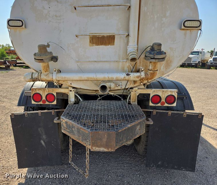 image for item DY1118 1994 Kenworth T600B water truck