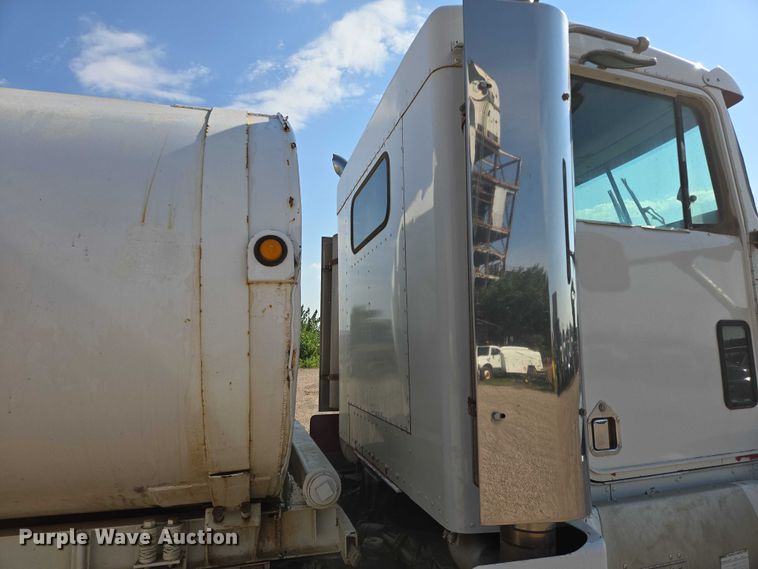 image for item DY1118 1994 Kenworth T600B water truck