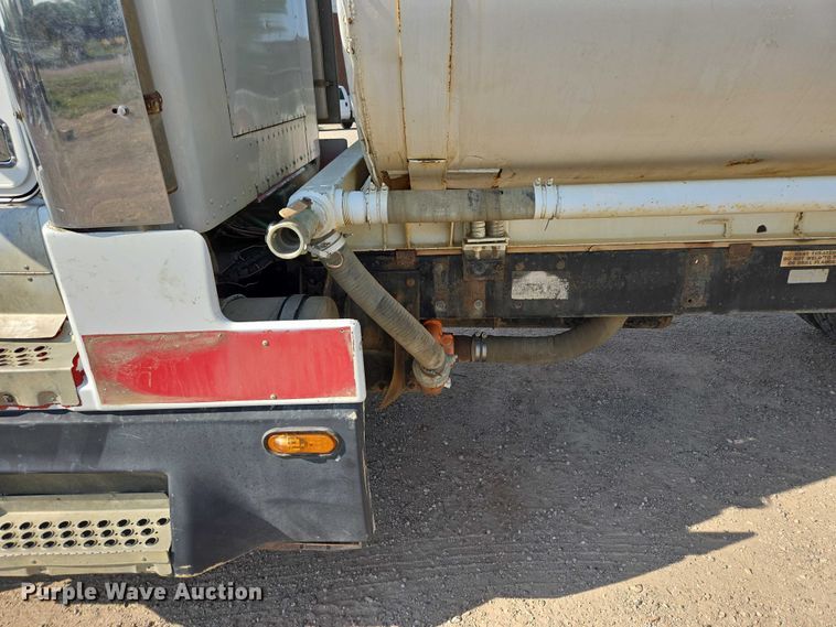 image for item DY1118 1994 Kenworth T600B water truck