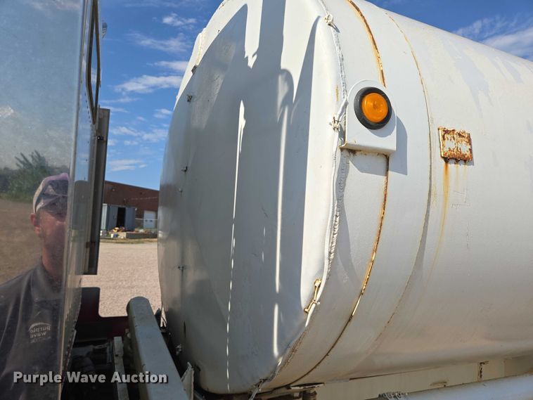 image for item DY1118 1994 Kenworth T600B water truck