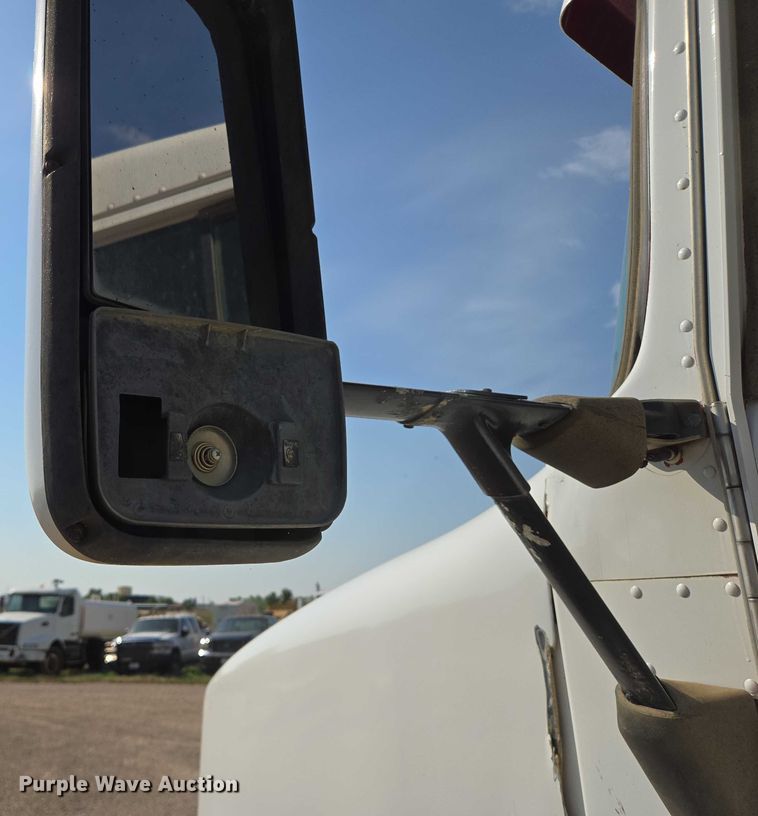 image for item DY1118 1994 Kenworth T600B water truck