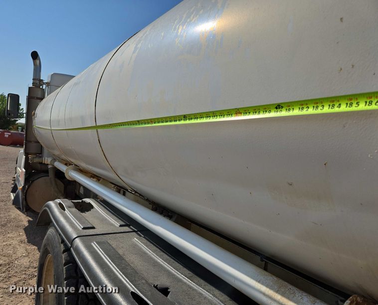 image for item DY1118 1994 Kenworth T600B water truck