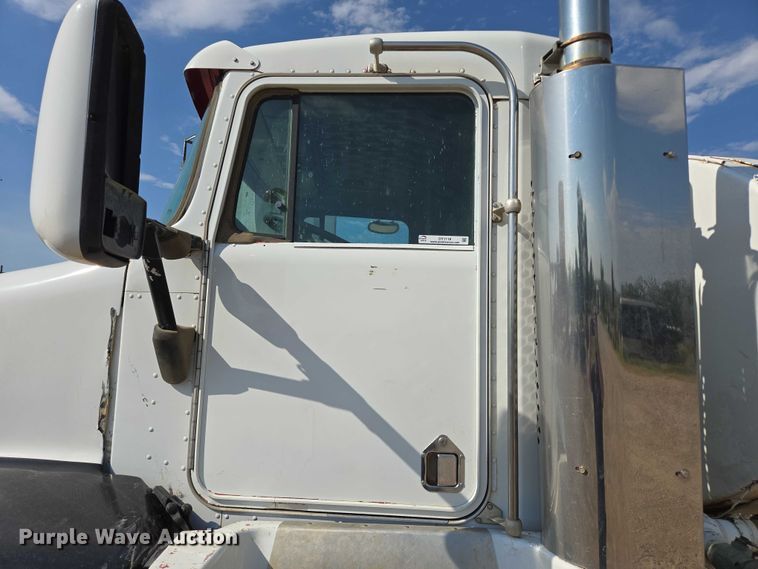 image for item DY1118 1994 Kenworth T600B water truck
