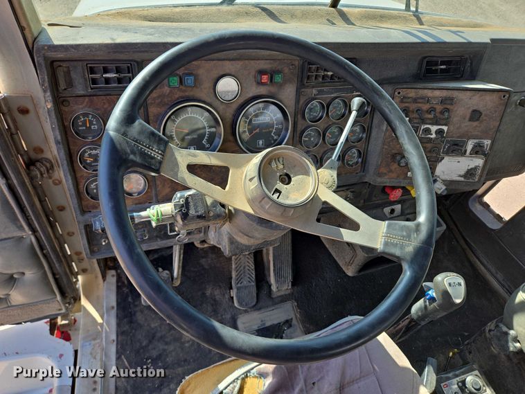 image for item DY1118 1994 Kenworth T600B water truck