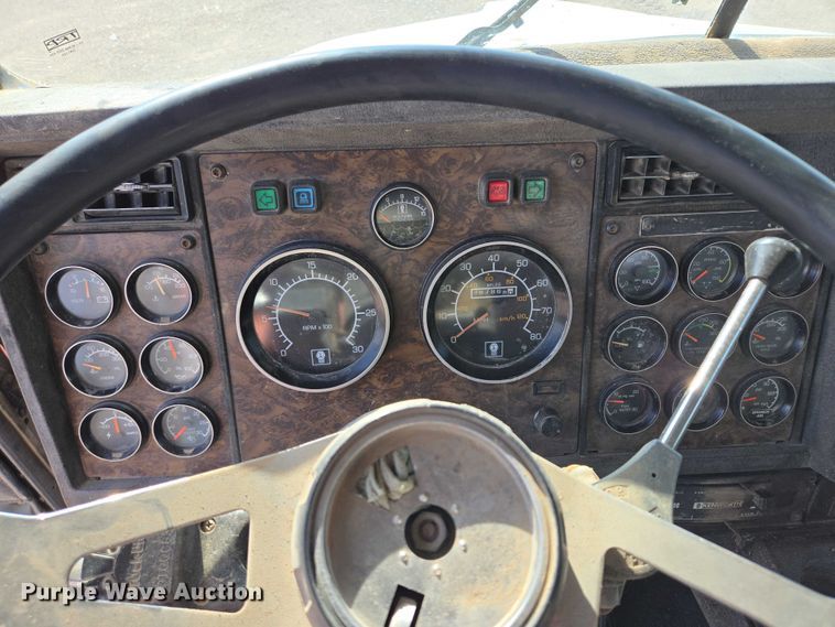 image for item DY1118 1994 Kenworth T600B water truck