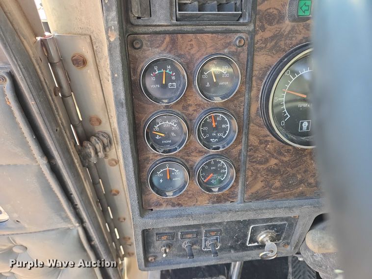 image for item DY1118 1994 Kenworth T600B water truck