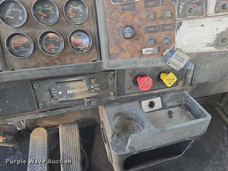 image for item DY1118 1994 Kenworth T600B water truck