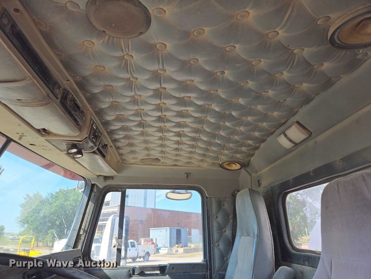 image for item DY1118 1994 Kenworth T600B water truck