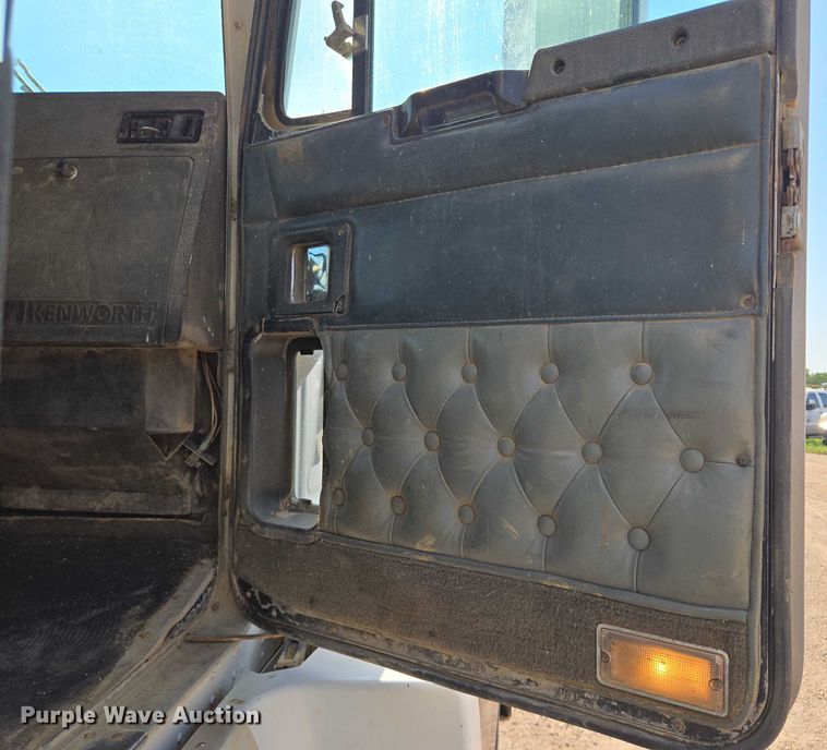 image for item DY1118 1994 Kenworth T600B water truck