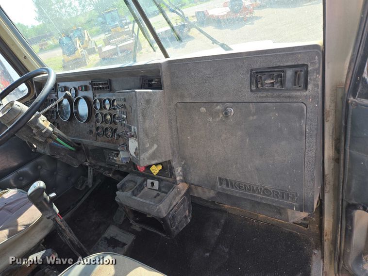 image for item DY1118 1994 Kenworth T600B water truck