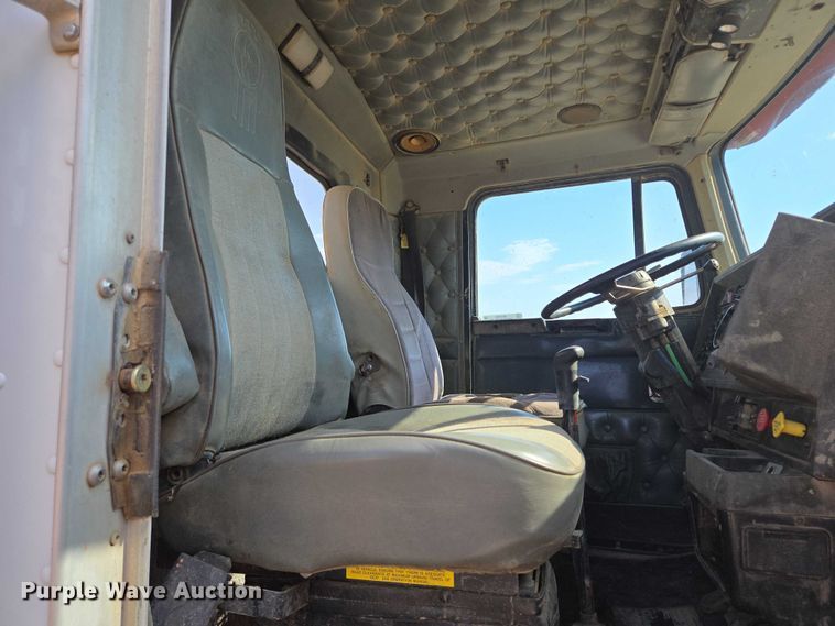 image for item DY1118 1994 Kenworth T600B water truck