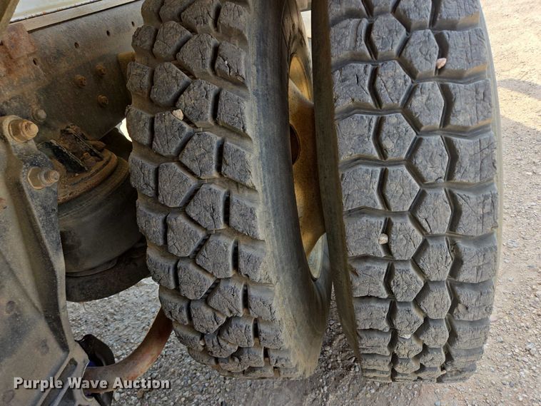 image for item DY1118 1994 Kenworth T600B water truck