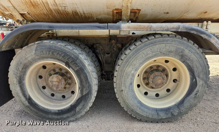 image for item DY1118 1994 Kenworth T600B water truck