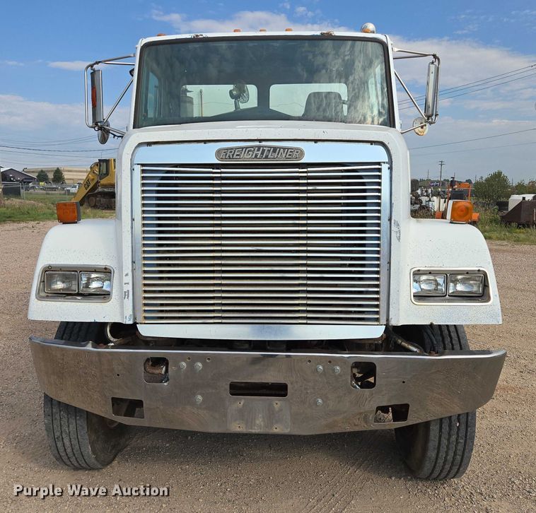 image for item DY1119 1989 Freightliner FLC11264 water truck