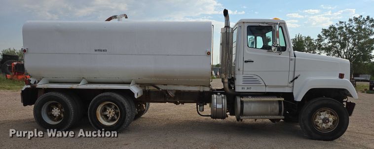 image for item DY1119 1989 Freightliner FLC11264 water truck