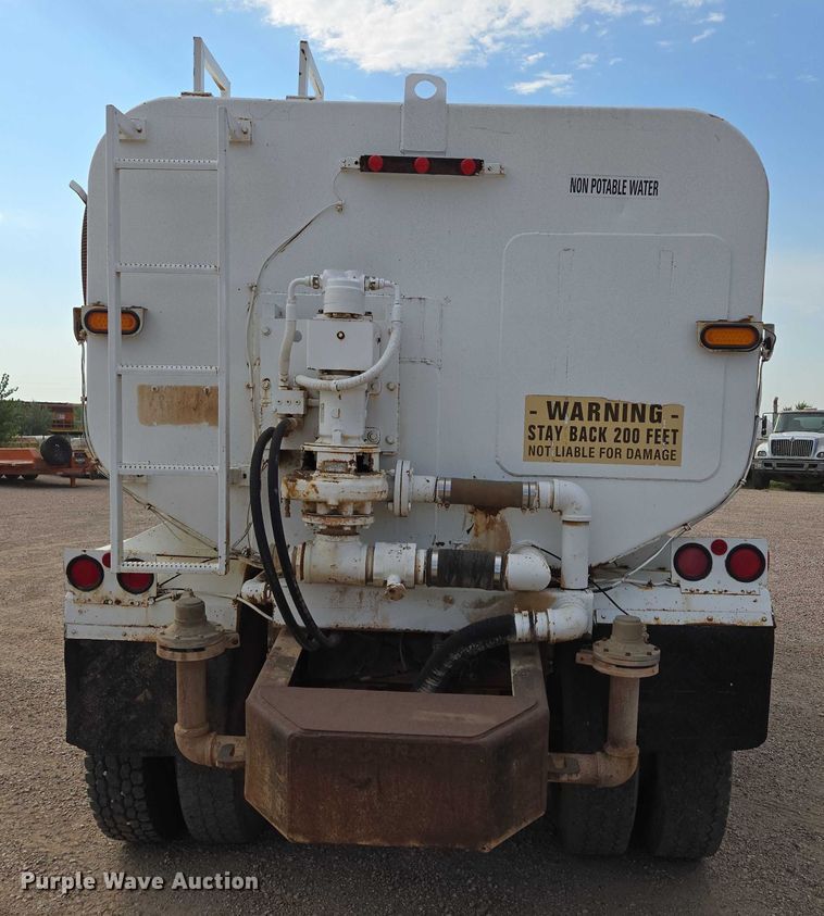 image for item DY1119 1989 Freightliner FLC11264 water truck