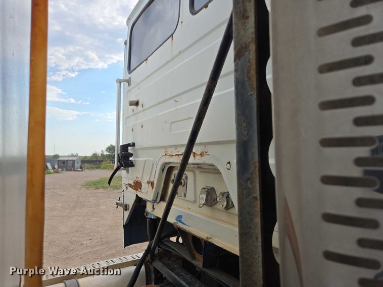 image for item DY1119 1989 Freightliner FLC11264 water truck