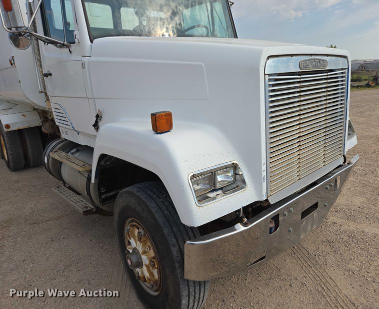 image for item DY1119 1989 Freightliner FLC11264 water truck