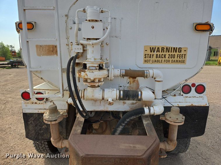 image for item DY1119 1989 Freightliner FLC11264 water truck