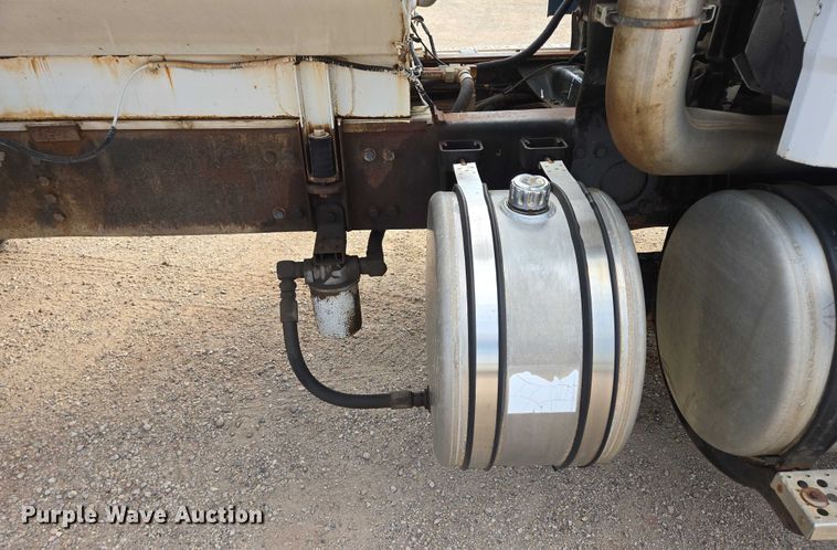 image for item DY1119 1989 Freightliner FLC11264 water truck