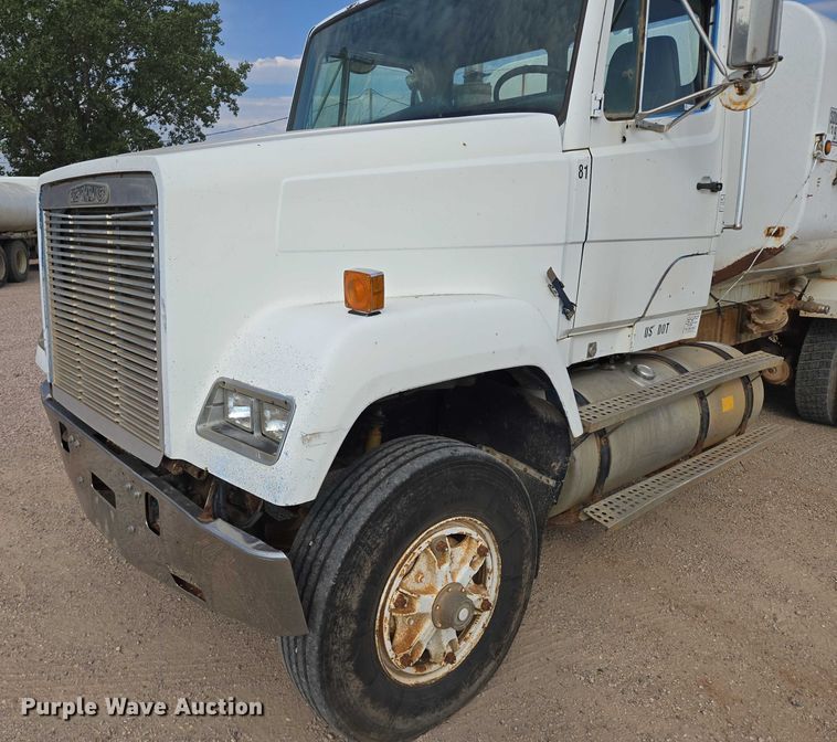 image for item DY1119 1989 Freightliner FLC11264 water truck