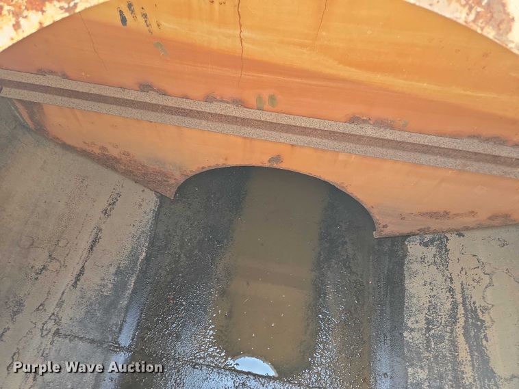 image for item DY1119 1989 Freightliner FLC11264 water truck