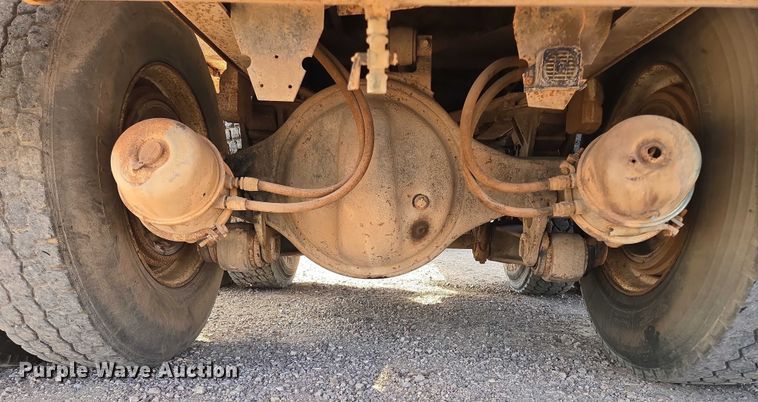 image for item DY1119 1989 Freightliner FLC11264 water truck