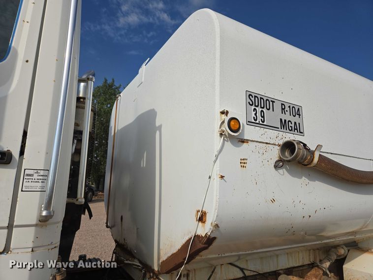 image for item DY1119 1989 Freightliner FLC11264 water truck