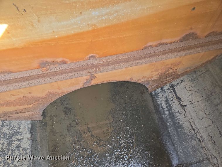 image for item DY1119 1989 Freightliner FLC11264 water truck