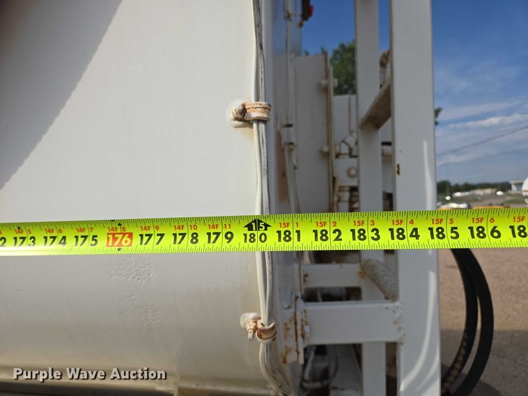 image for item DY1119 1989 Freightliner FLC11264 water truck