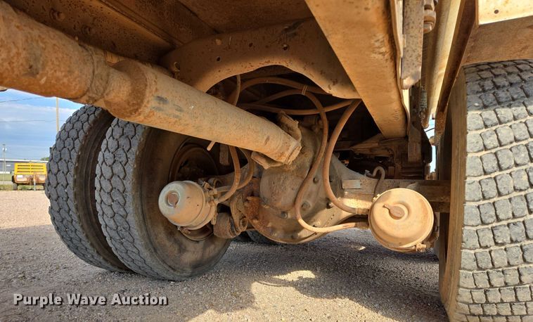 image for item DY1119 1989 Freightliner FLC11264 water truck