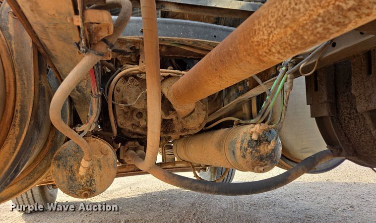 image for item DY1119 1989 Freightliner FLC11264 water truck