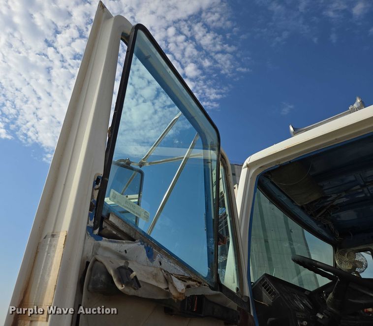 image for item DY1119 1989 Freightliner FLC11264 water truck