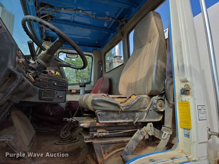 image for item DY1119 1989 Freightliner FLC11264 water truck