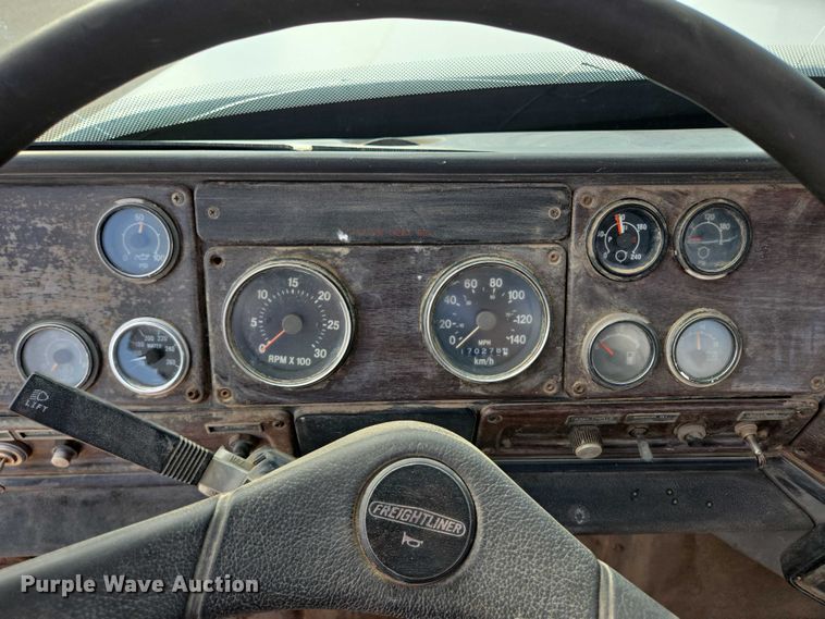 image for item DY1119 1989 Freightliner FLC11264 water truck