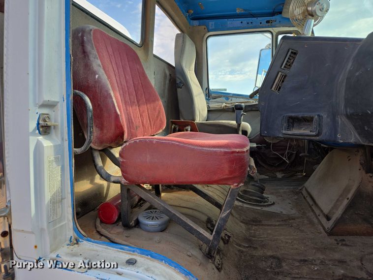 image for item DY1119 1989 Freightliner FLC11264 water truck