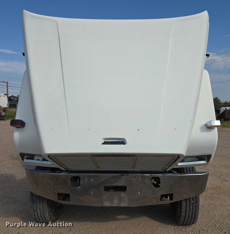image for item DY1119 1989 Freightliner FLC11264 water truck