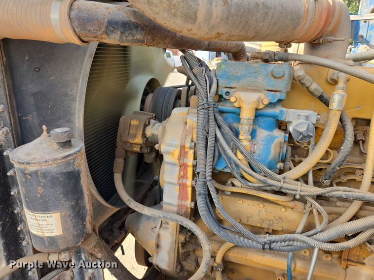 image for item DY1119 1989 Freightliner FLC11264 water truck