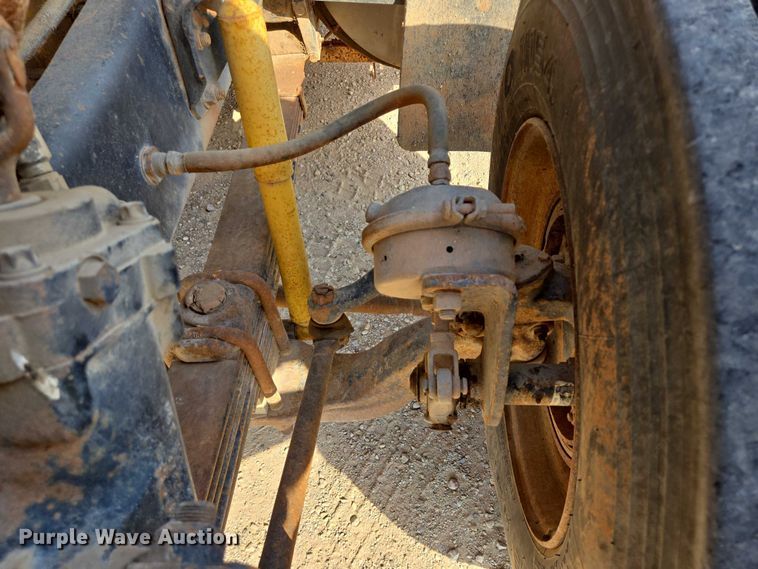 image for item DY1119 1989 Freightliner FLC11264 water truck