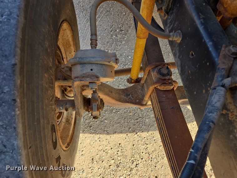 image for item DY1119 1989 Freightliner FLC11264 water truck