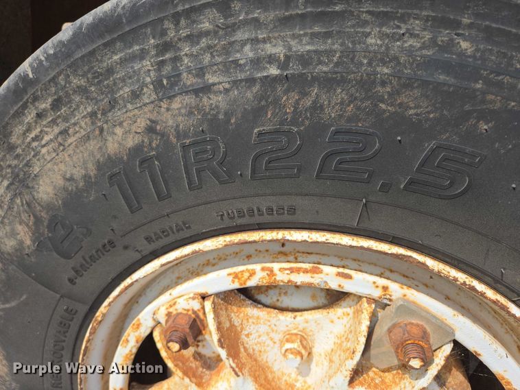 image for item DY1119 1989 Freightliner FLC11264 water truck