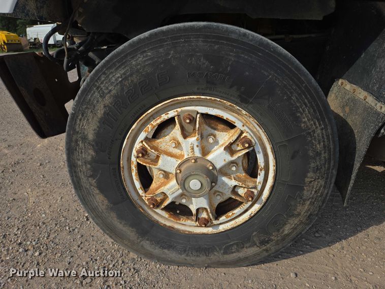 image for item DY1119 1989 Freightliner FLC11264 water truck