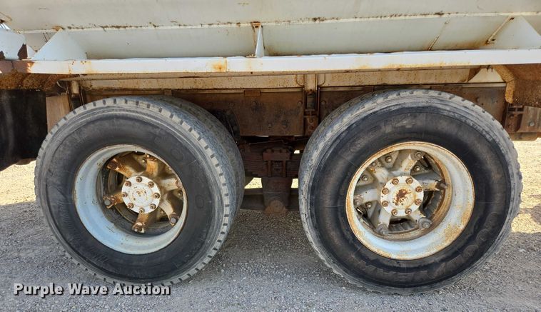 image for item DY1119 1989 Freightliner FLC11264 water truck