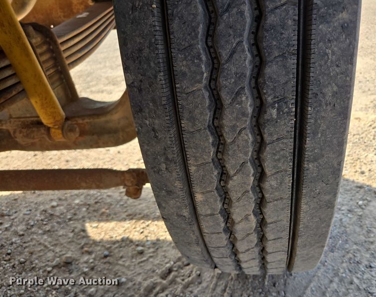 image for item DY1119 1989 Freightliner FLC11264 water truck