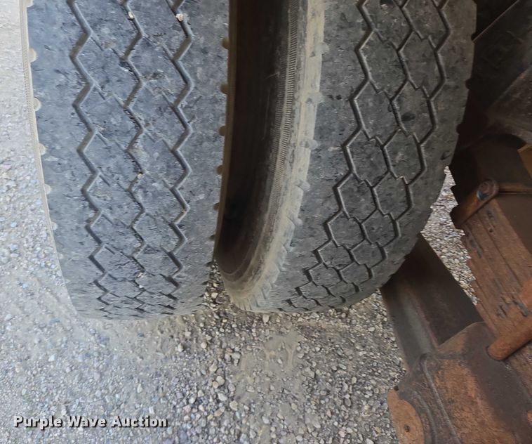 image for item DY1119 1989 Freightliner FLC11264 water truck