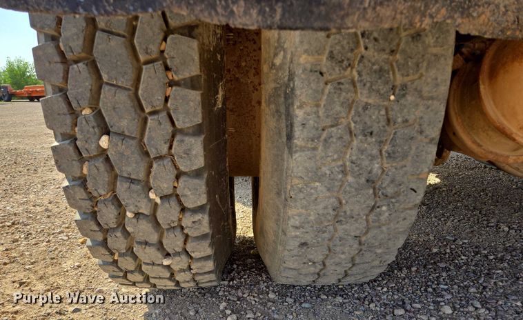 image for item DY1119 1989 Freightliner FLC11264 water truck