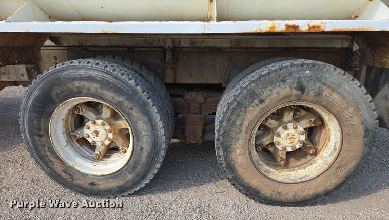 image for item DY1119 1989 Freightliner FLC11264 water truck