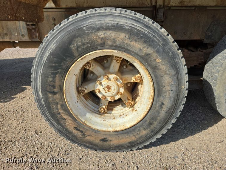 image for item DY1119 1989 Freightliner FLC11264 water truck